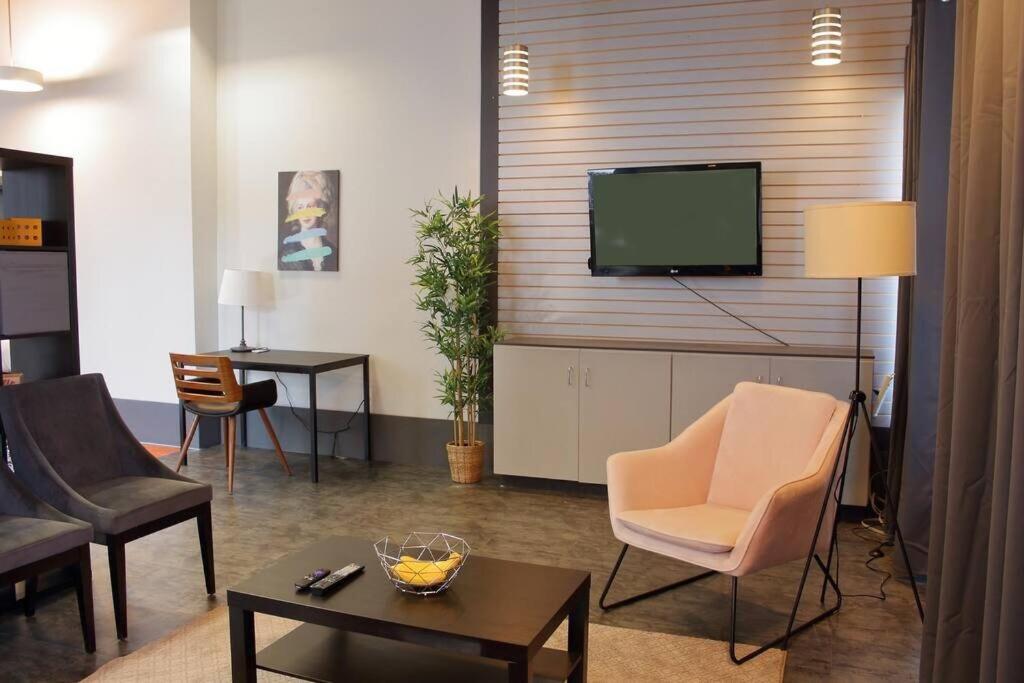 Suite #B, Industrial Styling, Ac 哈利法克斯 外观 照片