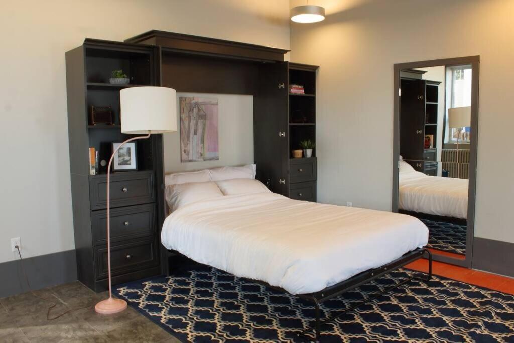 Suite #B, Industrial Styling, Ac 哈利法克斯 外观 照片